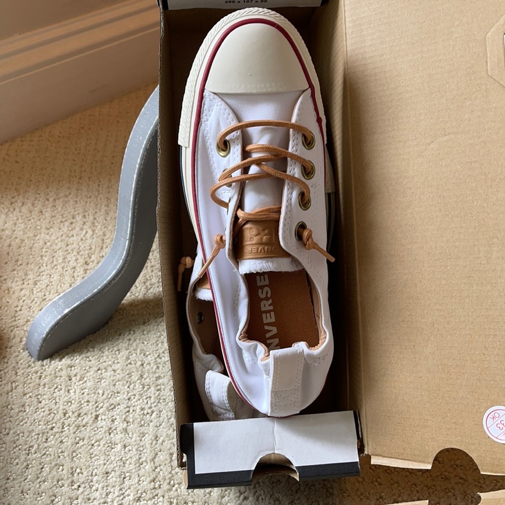NWT converse Slip on sneakers